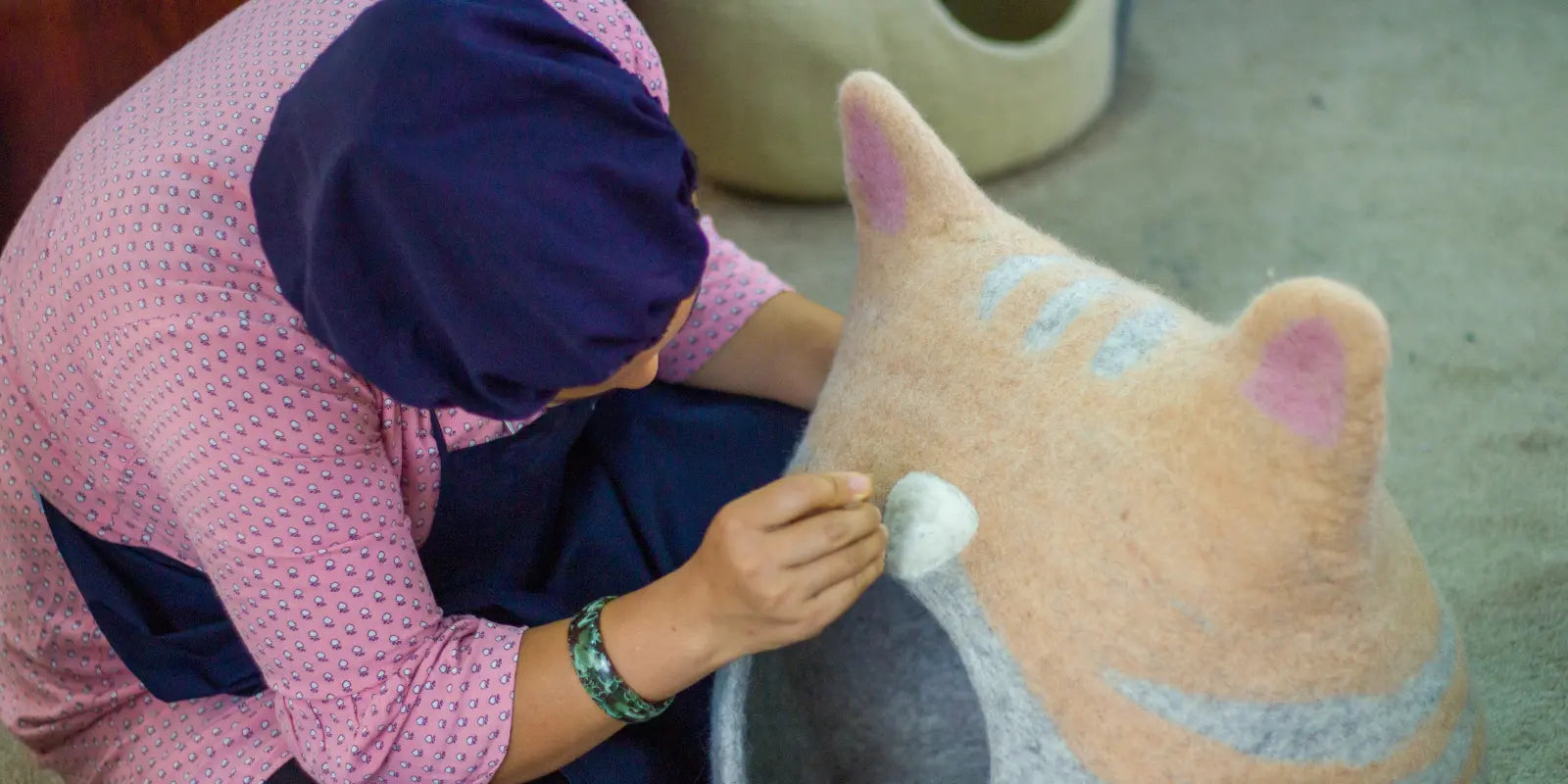 Lit pour chat en laine de mouton fabriquée à la main 